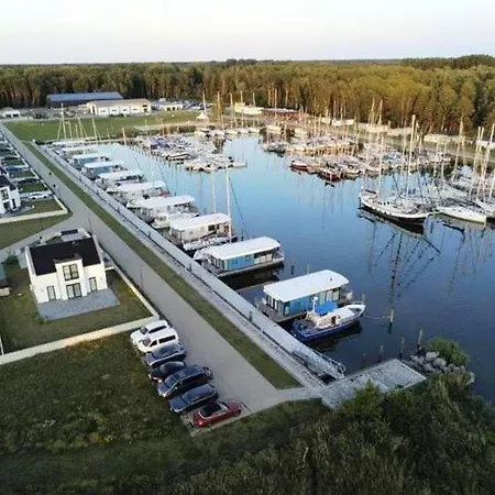 Am Yachthafen In * Peenemunde